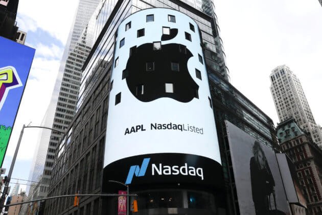 2018 08 02T205824Z 1 LYNXMPEE711UT RTROPTP 4 APPLE STOCKS TRILLION 1